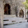 Η βρύση Χανιαλή και η πύλη Αγίου Γεωργίου, δύο μνημεία διαφορετικής ταυτότητας, 2004 (φωτ. Βασίλης Κοζωνάκης)