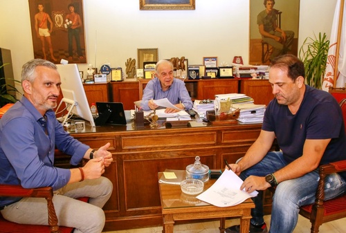 Δήμαρχος Ηρακλείου Βασίλης Λαμπρινός - Υπογραφή σύμβασης για ανάπλαση  Ψαρομηλίγκων